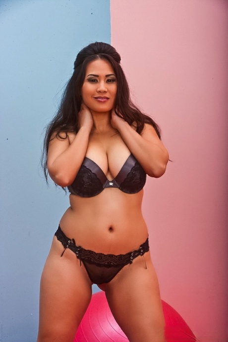 thick asian thighs hot naked pics