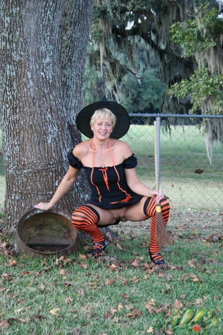 mature cosplay beautiful pic