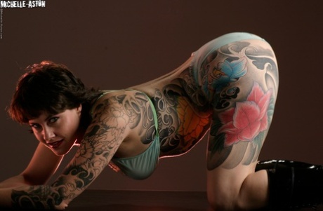 Michelle Aston model erotic photo