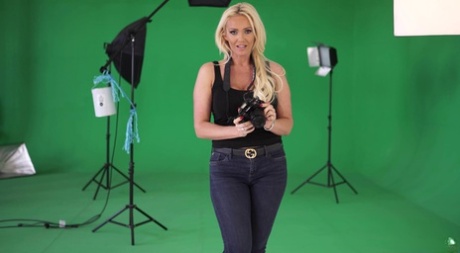 Lucy Zara high quality actress photo