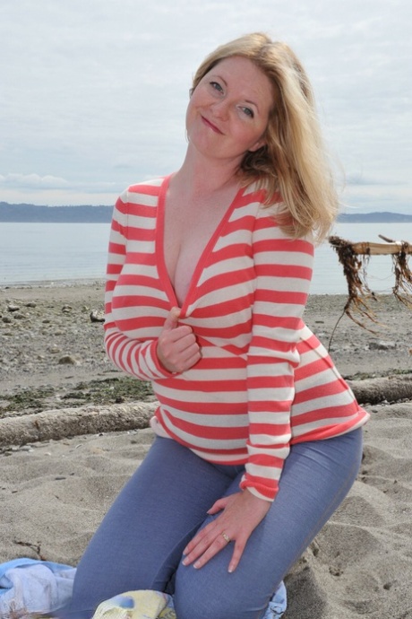mature yoga pants nudes image
