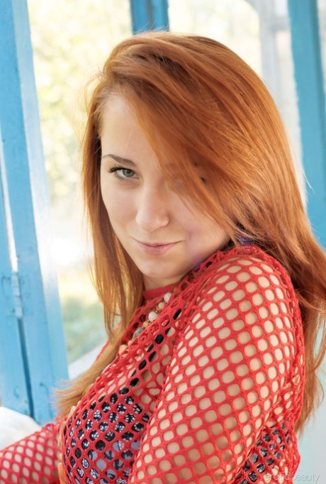 sexy redhead pretty picture