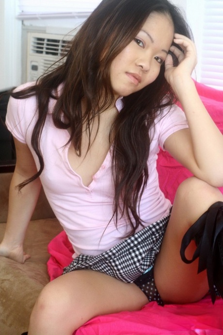 adolescente asiática solitaria pornografico en alta definición galerías