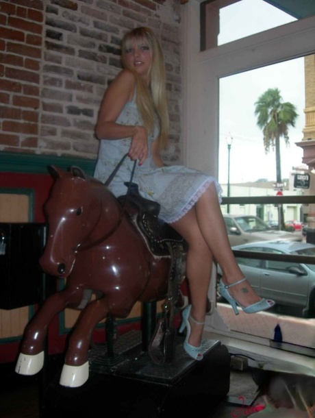 amatrice blonde xxx galeries