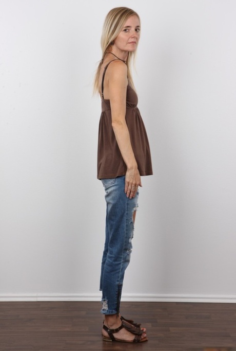skinny blonde milf pretty gallery