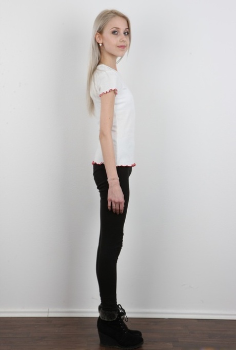 skinny blonde free nude archive