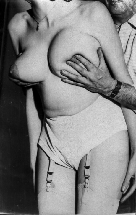 ヴィンテージ巨乳 アートヌード 画像