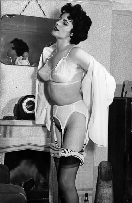 vintage lingerie free nude picture