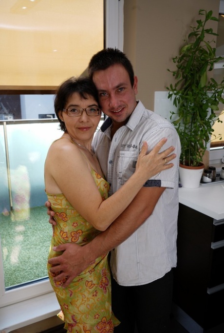 avó seduz menino nu sexy foto