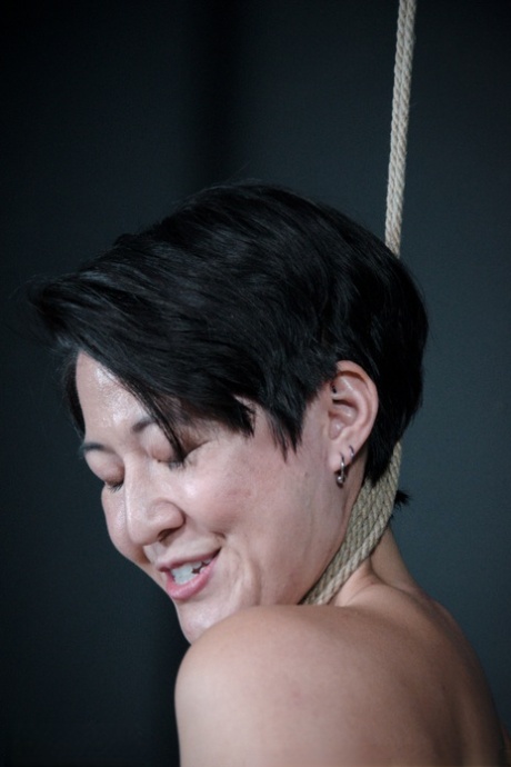熟女群交 高畫質 影像