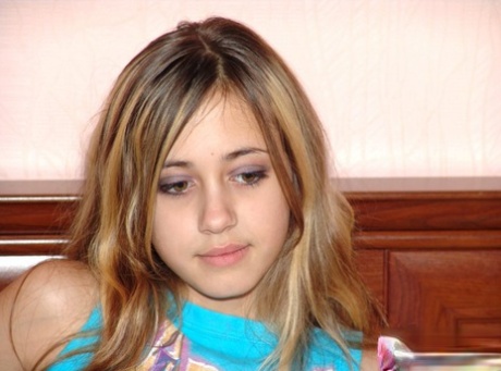 rosto de adolescente adulto perfeito fotos