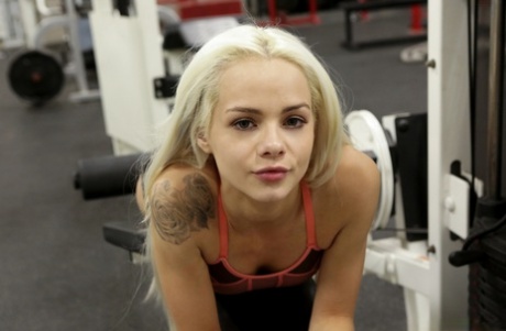 blonde en forme nus sexy galerie