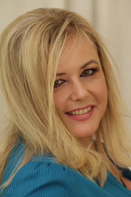 blonder Bikini nackt foto