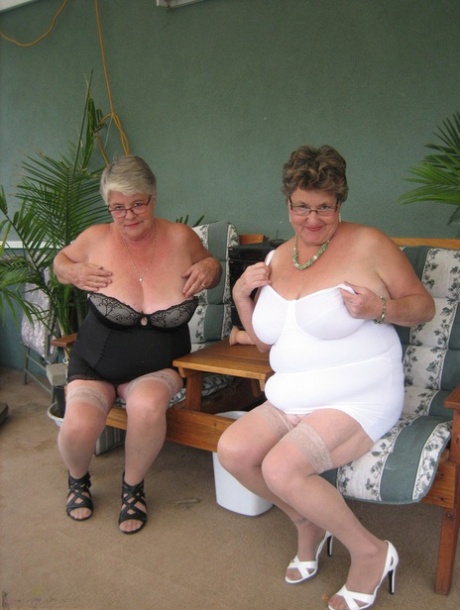 chubby skirt erotic img