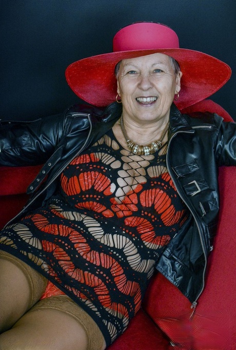 nonna sotto la gonna sesso artistico collezione