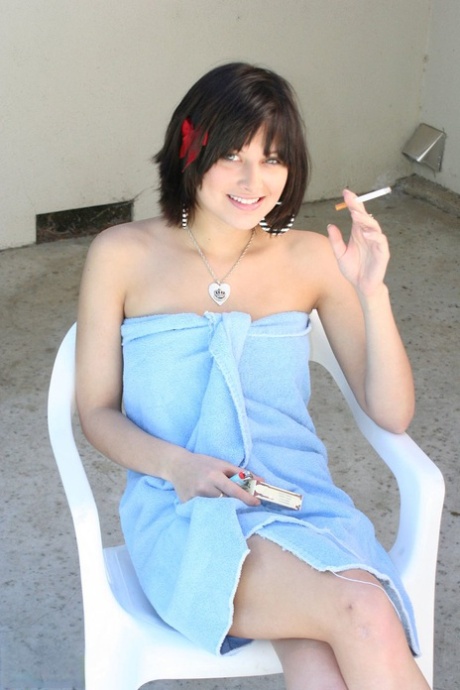 Ellie Idol star perfect galleries