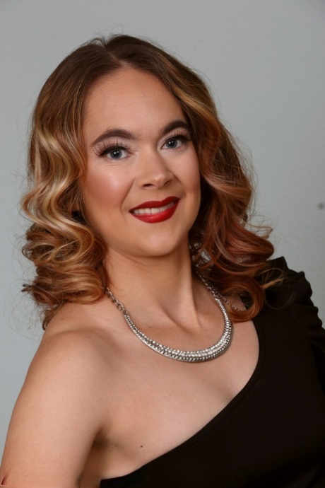 krągła MILF całkiem erotyczne zdjęcia