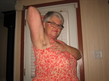 grand-mère grosse et poilue nus xxx collection
