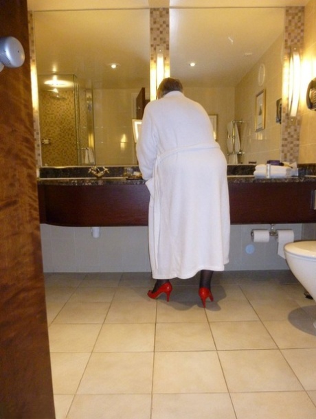 ssbbw granny art nude galleries