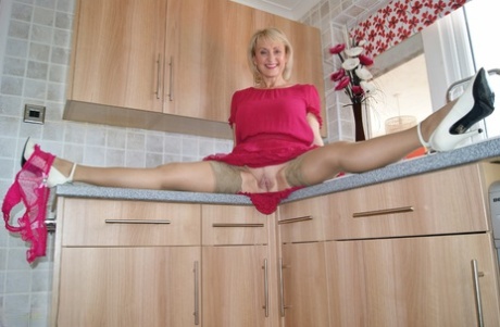 høj blond milf varm voksen fotos