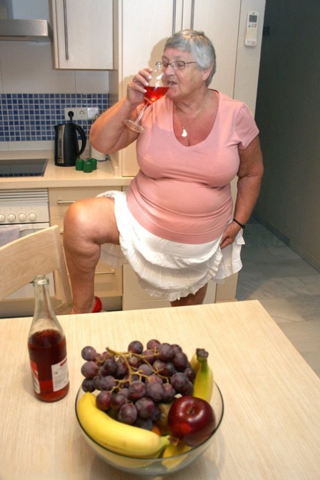 eingeölte dicke Frau beste nackte foto