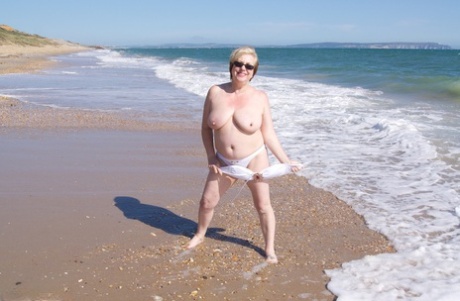spiaggia della nonna sesso dei nudi collezione