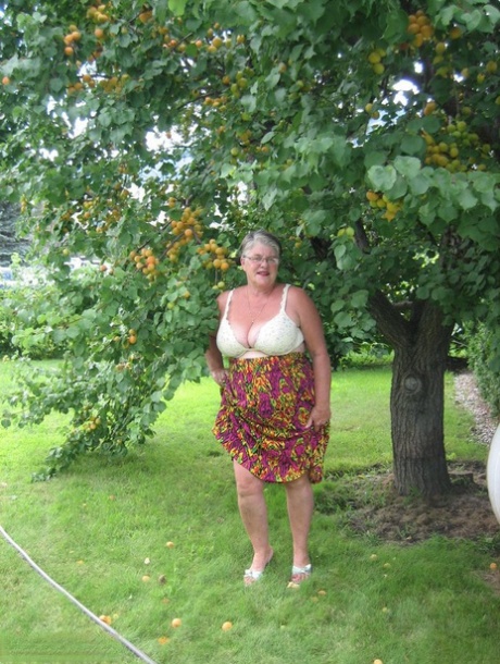 granny skirt erotic pic