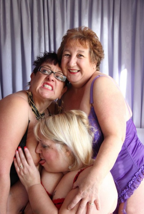 oma lesbisch naakten het beste foto's