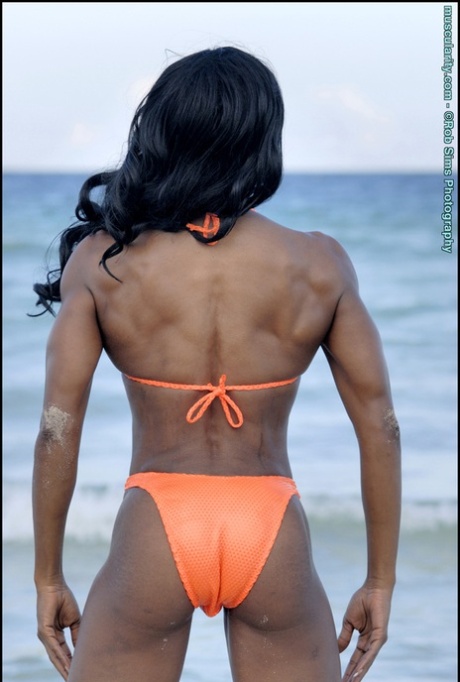 fitness ebano bei nudi foto