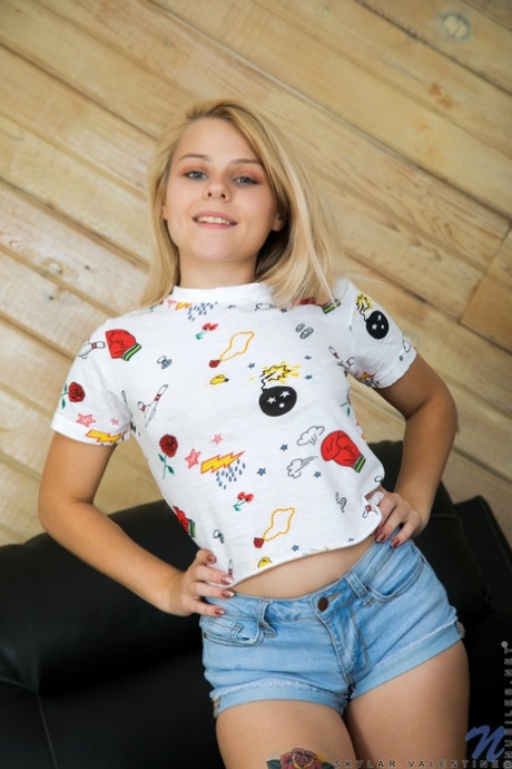 Skylar Valentine porn model photos