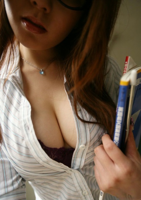 ado asiatique aux gros seins art sexy galerie
