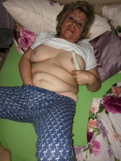 grand-mère salope sympa pornographique archive