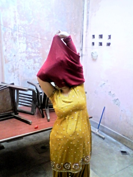 indian milf free naked pics