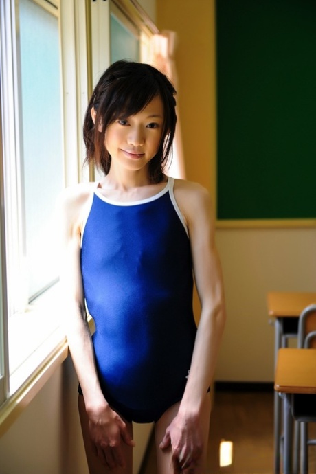 日本の女子高生 セクシー裸 ギャラリー