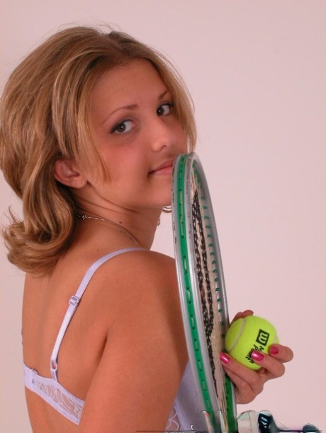 reggiseno trasparente porno xxx Immagine