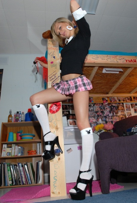 schoolgirl skirt nude photos