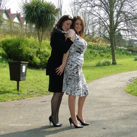 bas lesbiens art images