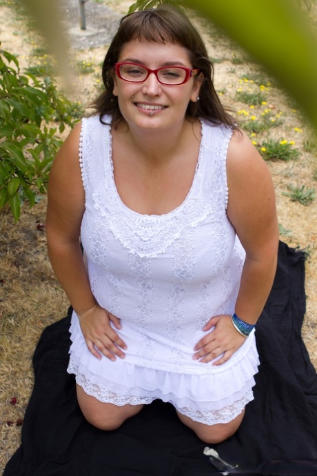 curvy glasses sexy nude img