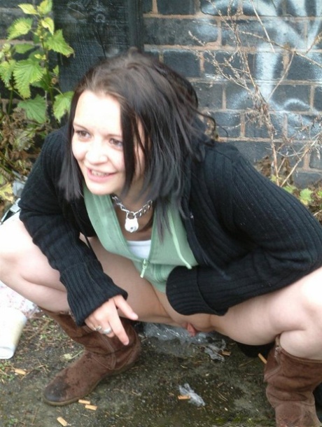 women peeing nice gallery