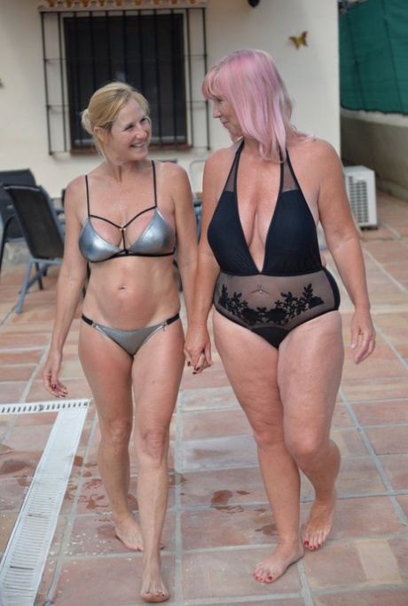 mature bikini free naked galleries