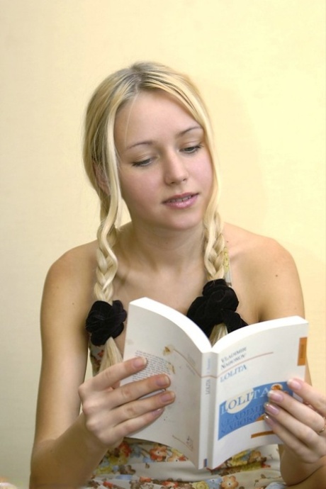 Lovely Anne nude actress photo