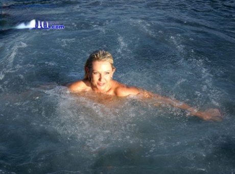 sous leau nus pornographiques photo