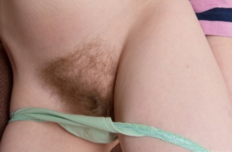 segretaria con grandi tette porno di nudi immagini