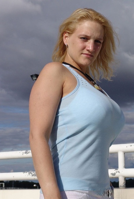 tetas naturales perfectas alta calidad superior foto