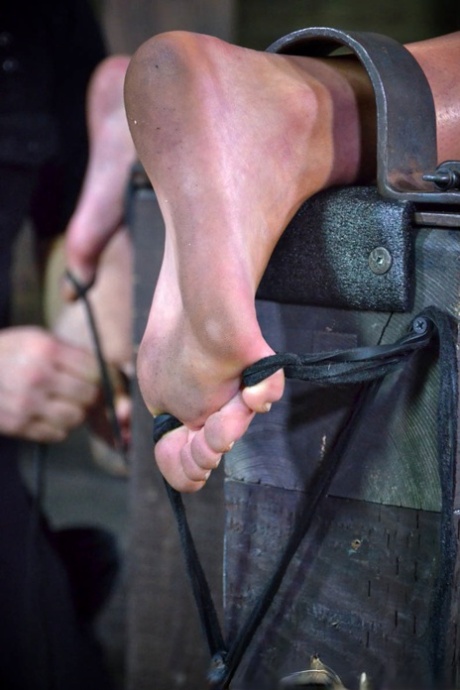 bdsm nohy pěkně erotické archiv