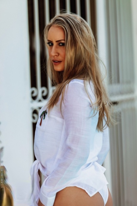 Candice Collyer adult model photo