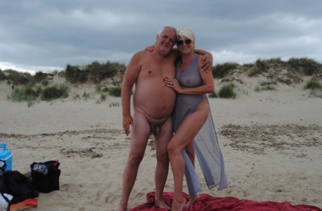 volwassen strand naakt gratis afb