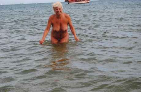 granny beach hot sexy pic