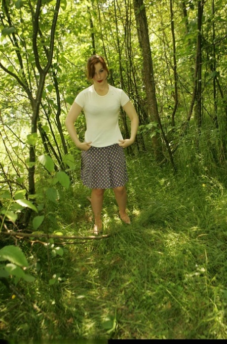 milf outdoor erotic img