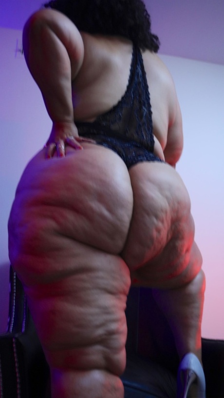 アジアンストラップオン ホットポルノ 画像